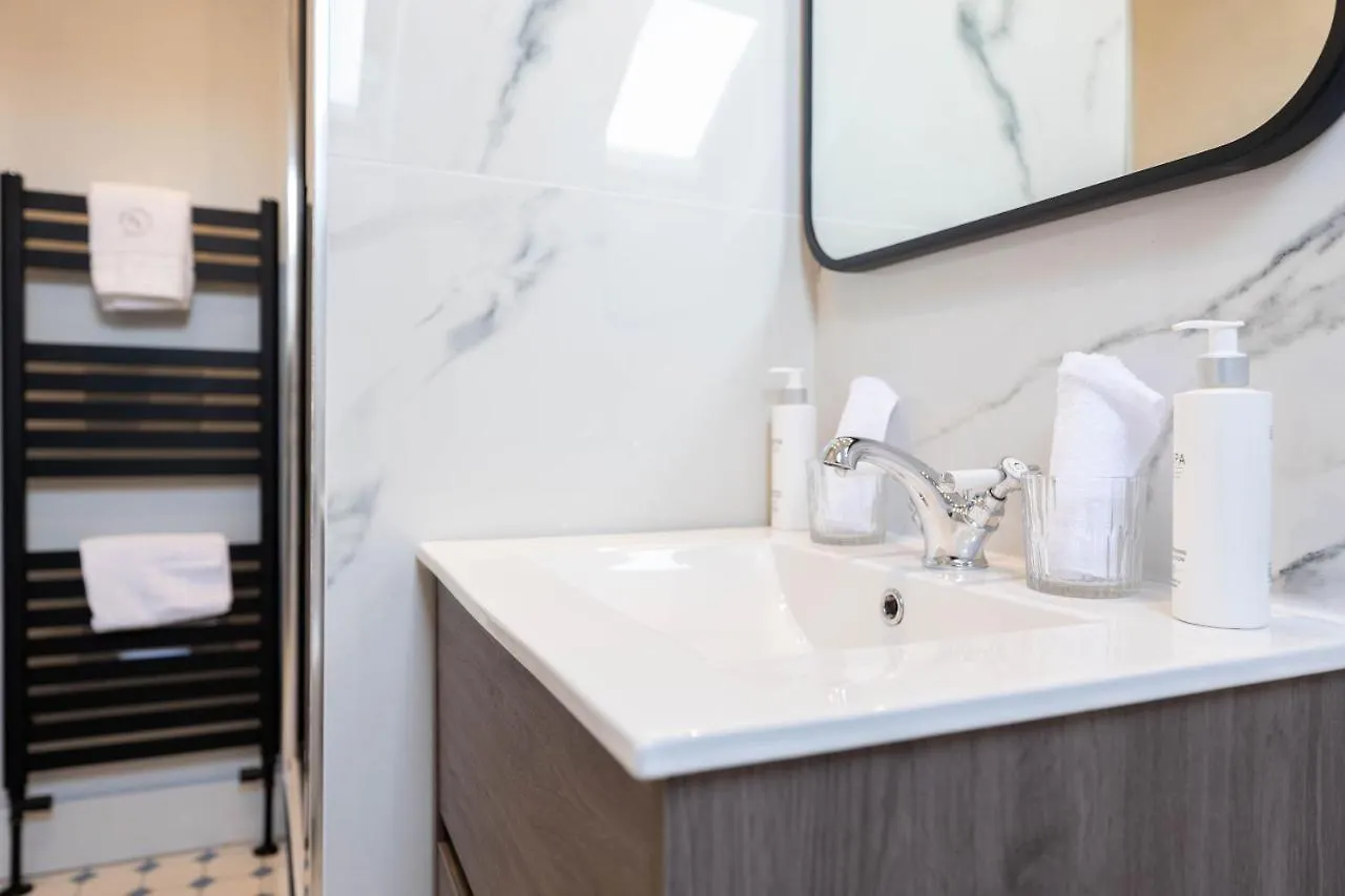 Righ Properties - Luxurious City Centre Three Bedroom Apartment Édimbourg
