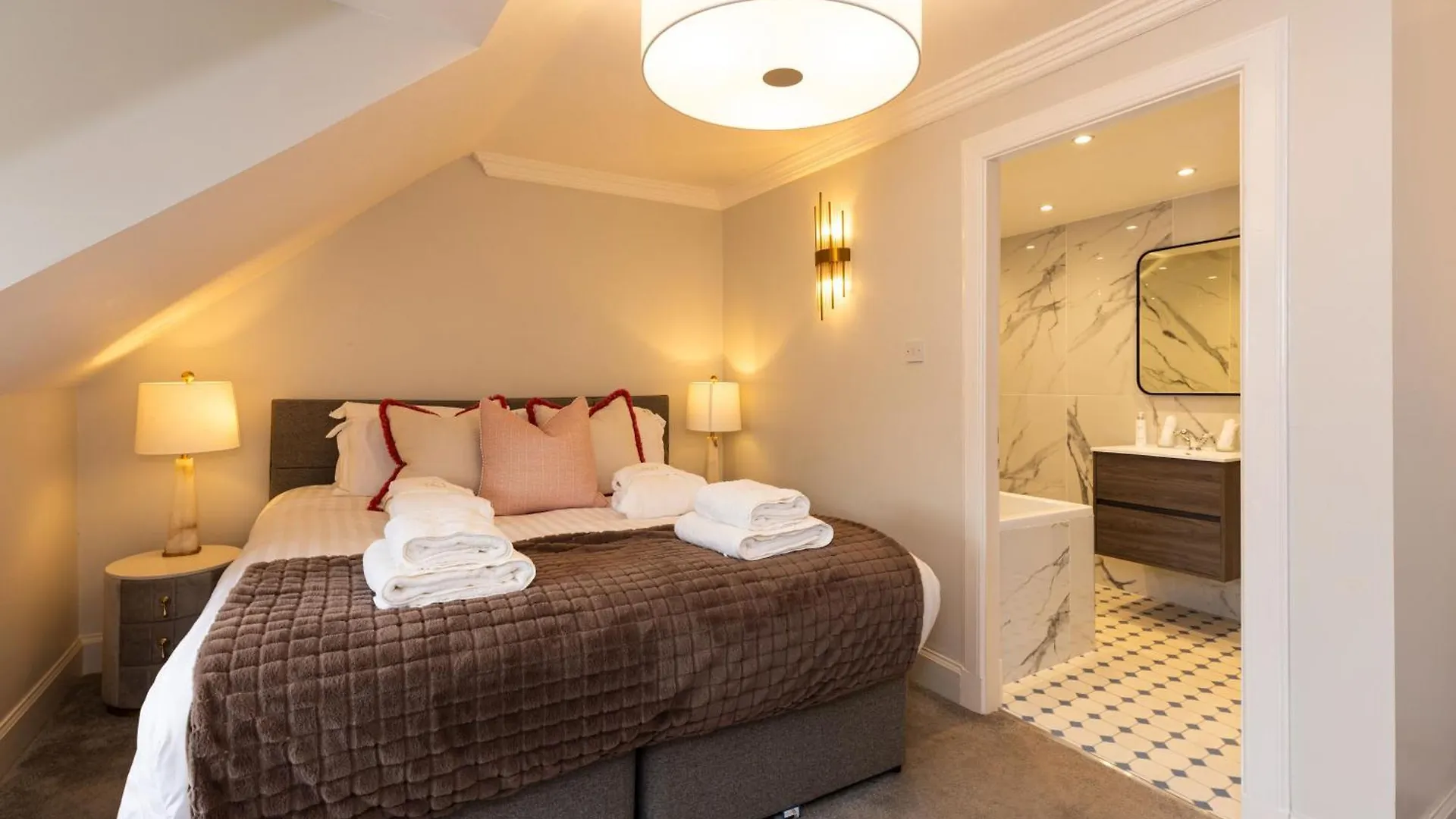 Righ Properties - Luxurious City Centre Three Bedroom Apartment Édimbourg 0*,  Royaume-Uni