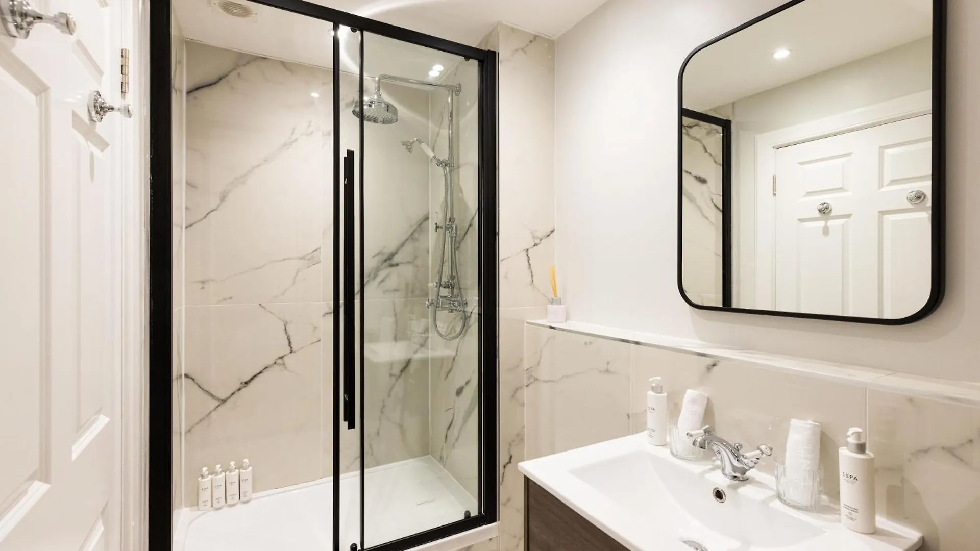 Righ Properties - Luxurious City Centre Three Bedroom Apartment Édimbourg