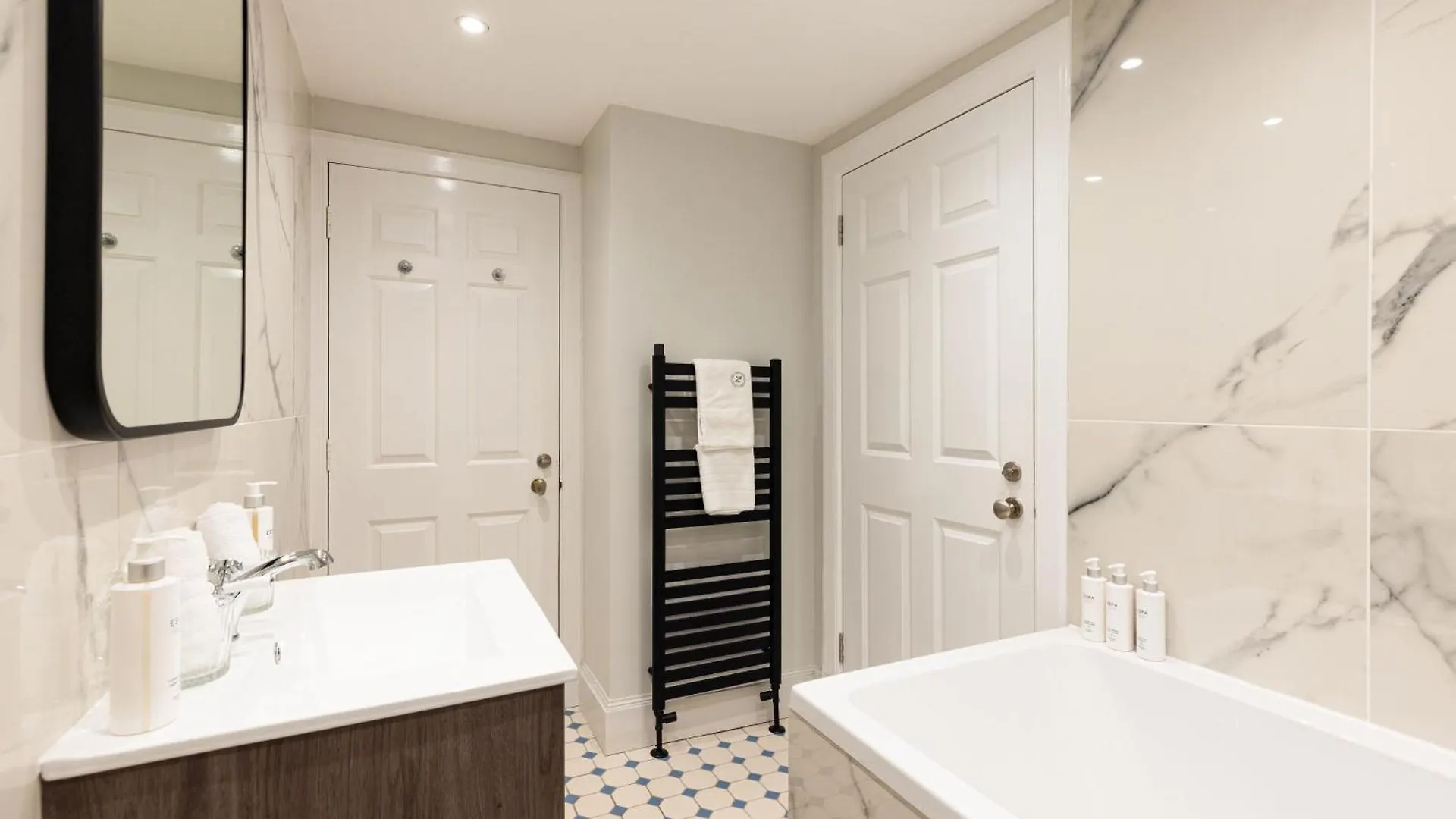 Righ Properties - Luxurious City Centre Three Bedroom Apartment Édimbourg
